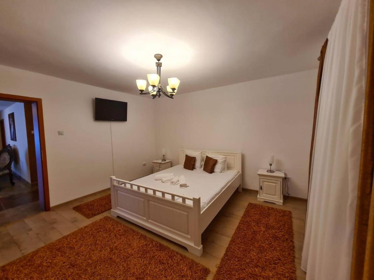 Casa Luca Hotel Moldova Noua Luaran gambar